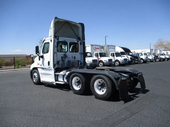 2019 FREIGHTLINER/MERCEDES CASCADIA 125