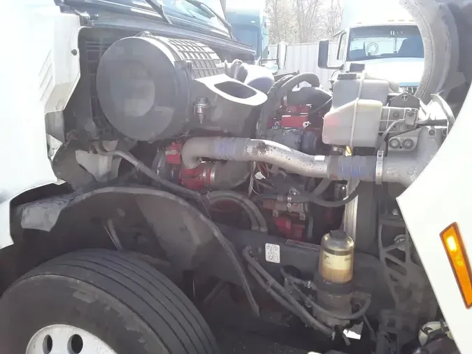 2019 VOLVO VNL64T-300