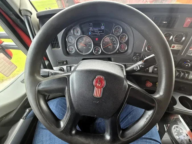 2021 Kenworth T880