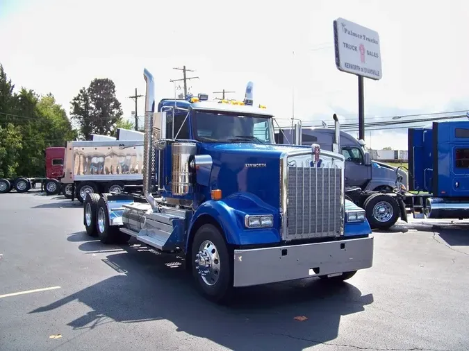 2025 Kenworth W900L