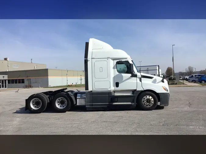 2021 Freightliner Cascadia 126