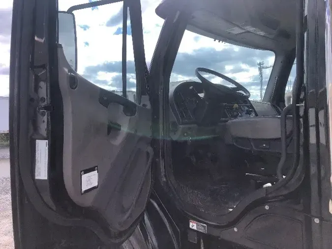 2018 Freightliner M211264S