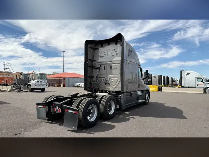 2025 Freightliner Cascadia 126