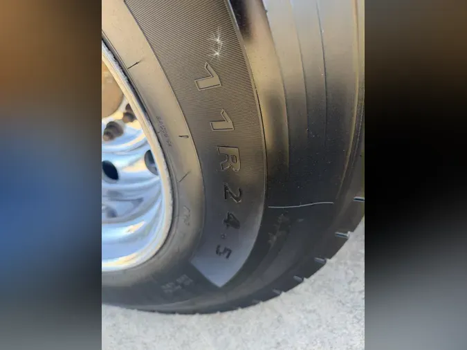 2020 Peterbilt 5677315dc05c3a68312d7bb05d5f85fc8ba