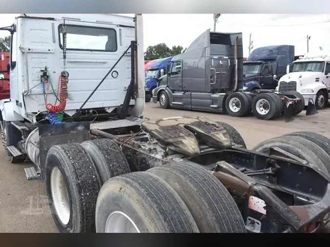 2009 VOLVO VNL64T300