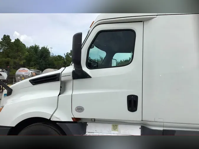 2020 Freightliner Cascadia 126