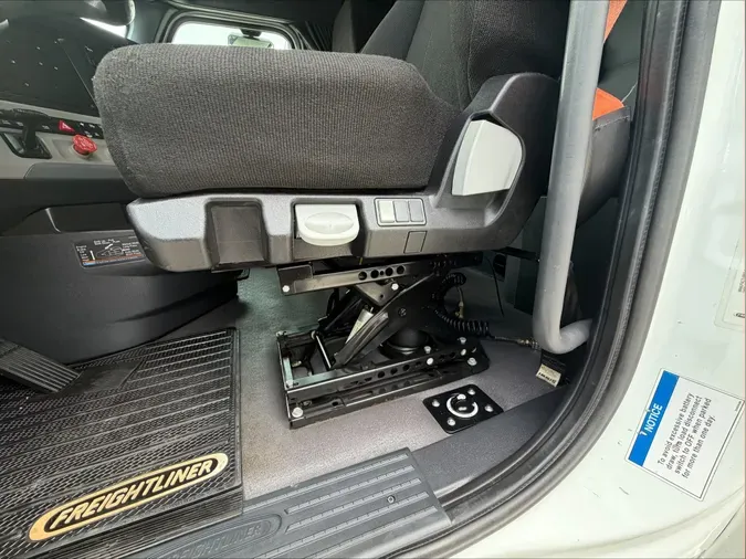 2020 Freightliner Cascadia 126