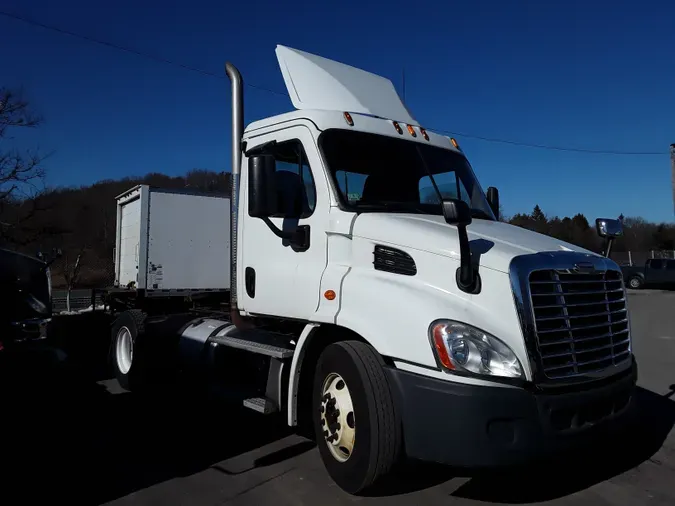 2015 FREIGHTLINER/MERCEDES CASCADIA 113