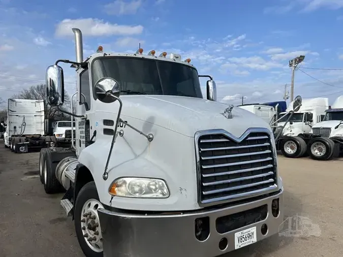 2012 MACK PINNACLE CXU613