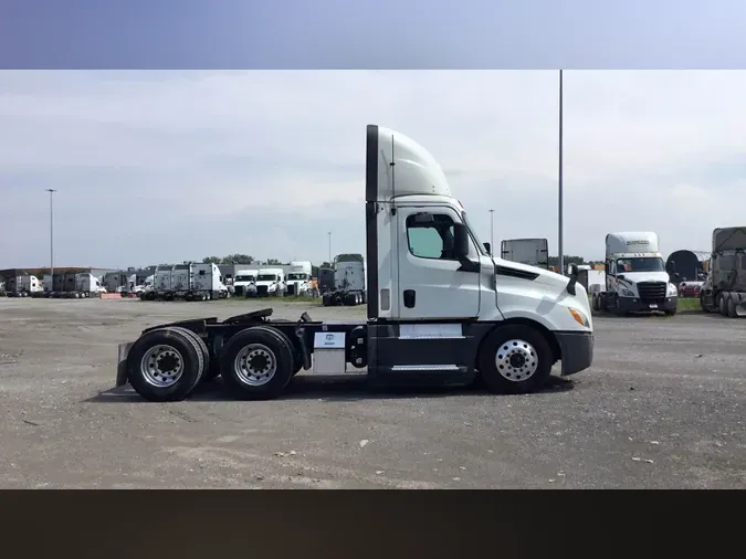 2020 Freightliner Cascadia 126