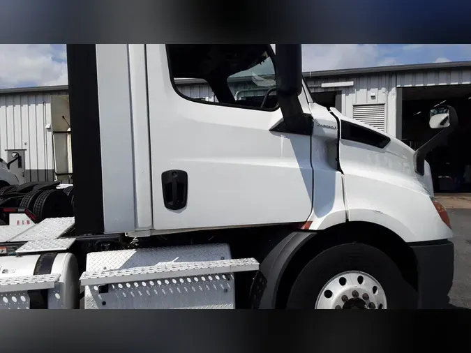 2020 Freightliner Cascadia 1267332504c397ffb326baaa12e7f3afe90