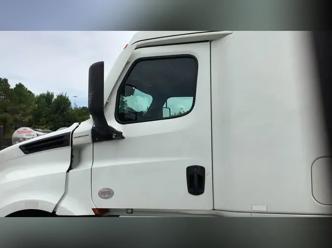 2021 Freightliner Cascadia 126