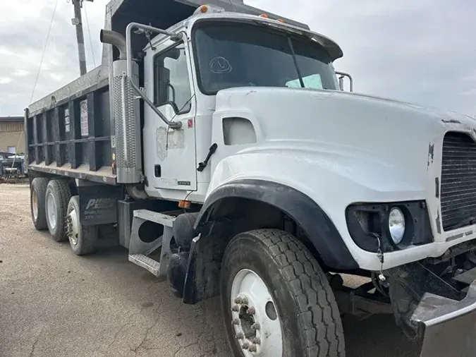 2005 MACK GRANITE CV713