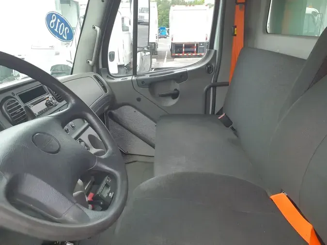 2018 FREIGHTLINER M2 106