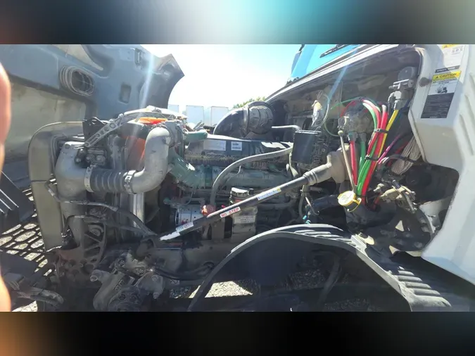 2019 Volvo VNL300