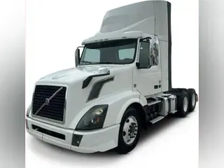 2017 Volvo VNL300