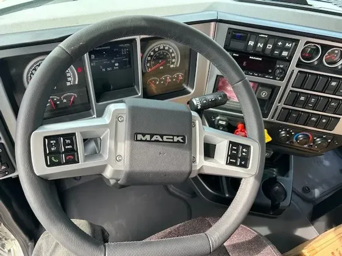 2025 MACK AN64T