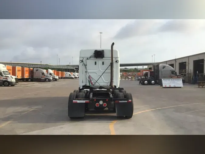2021 Freightliner Cascadia 126