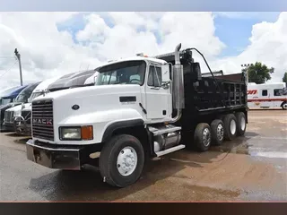 2001 MACK CL713