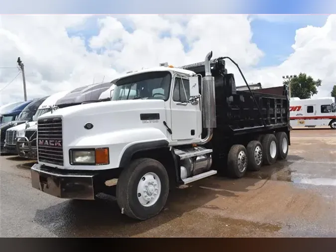 2001 MACK CL7137350c818902568daa7b31aafc4d4a87d