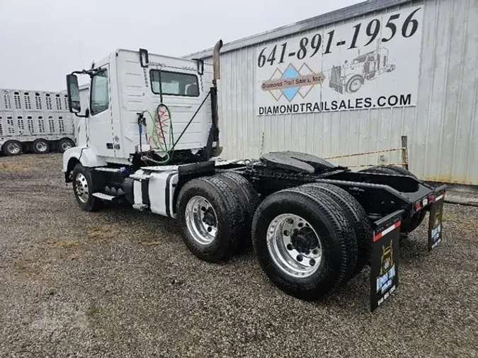 2015 VOLVO VNL64T300