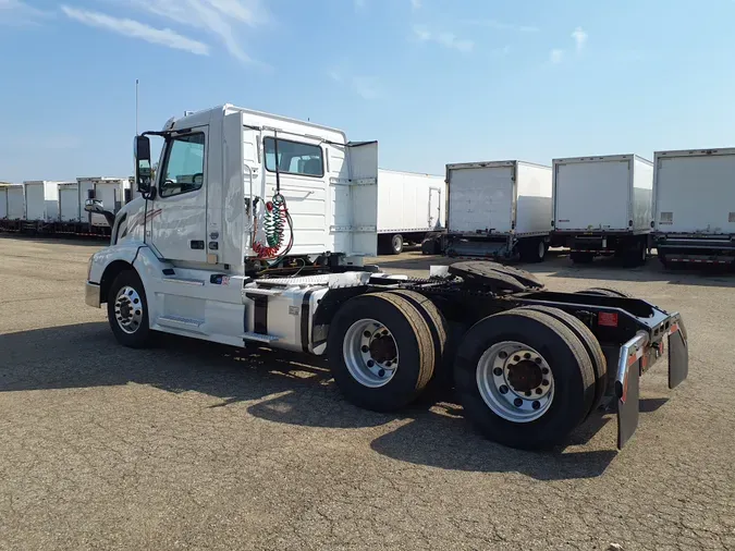 2017 VOLVO VNL64TRACTOR