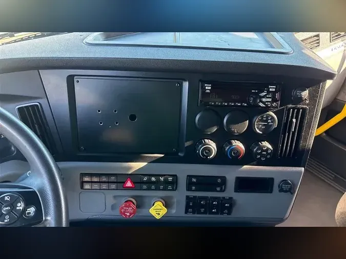 2022 FREIGHTLINER CA126