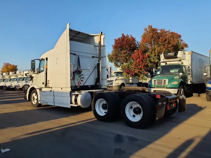 2020 VOLVO VNR64T-640