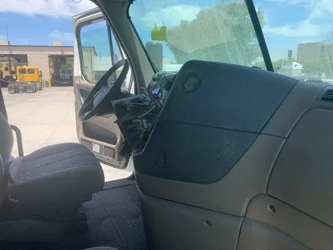 2016 FREIGHTLINER X12564ST