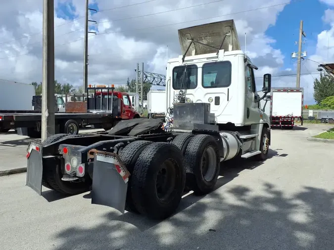2016 FREIGHTLINER/MERCEDES CASCADIA 1257366d2567be35501b657a8cf2768bd4e