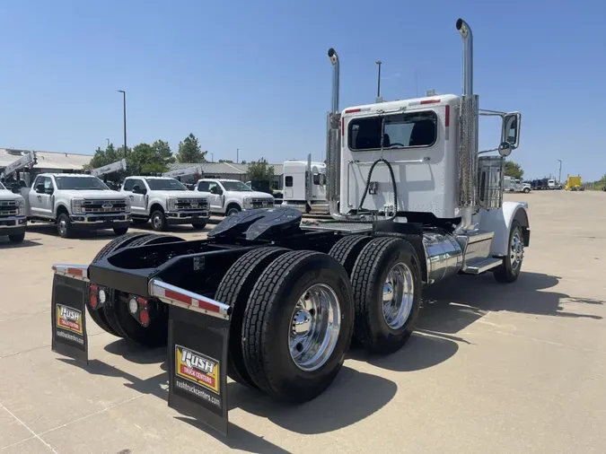 2022 Peterbilt 389