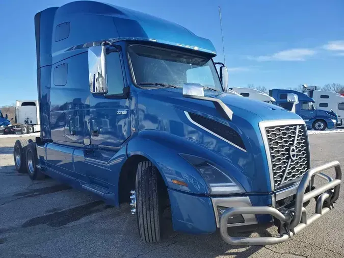 2022 VOLVO VNL64T760