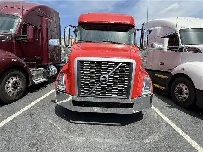 2021 VOLVO VNL740