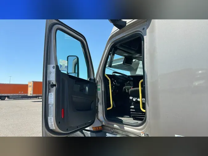 2025 Freightliner Cascadia 126
