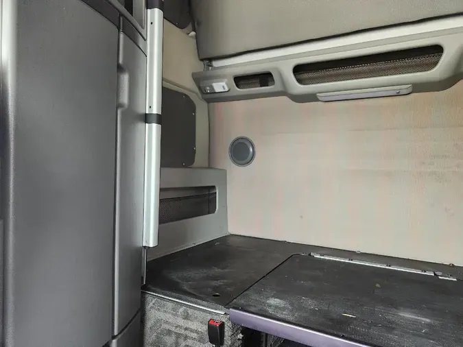 2023 VOLVO VNL64T860