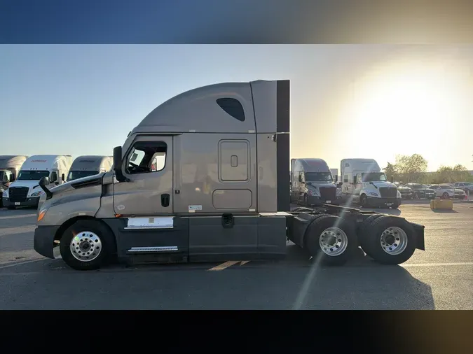 2023 Freightliner Cascadia 126736db60ff8923e030efcf18a7b5ffbd2