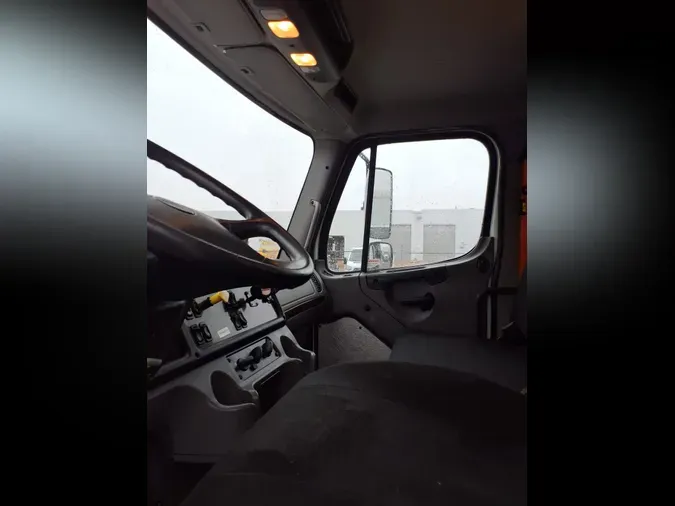 2018 FREIGHTLINER/MERCEDES M2 1067374fadedf9a7c01474cd1c753ebf6c1