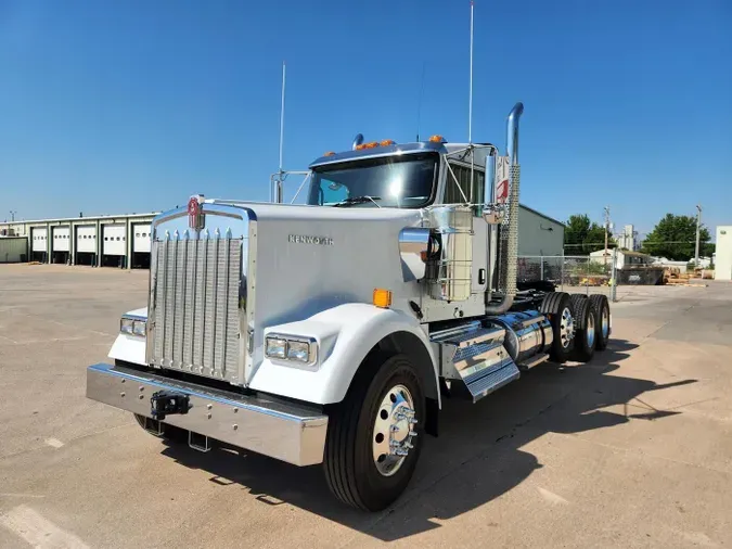 2026 Kenworth W900L
