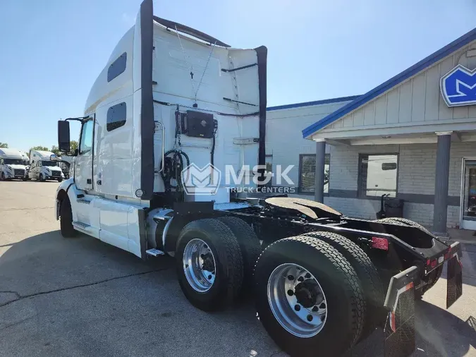 2020 VOLVO VNL64T760