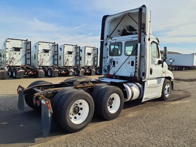 2016 FREIGHTLINER/MERCEDES CASCADIA 125