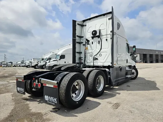 2021 FREIGHTLINER CASCADIA CA126