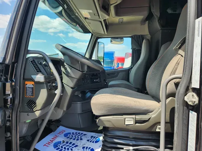 2024 VOLVO VNL64T860