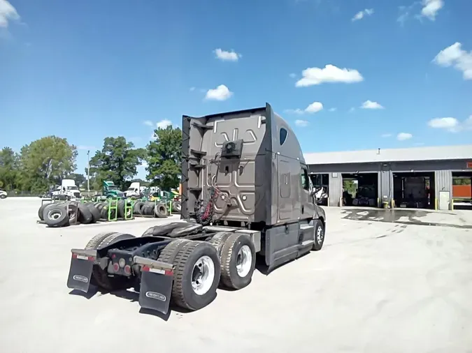 2022 Freightliner Cascadia 126