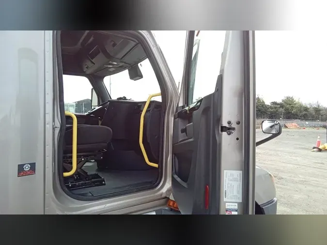 2023 Freightliner Cascadia 126