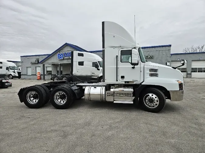 2022 MACK AN64T