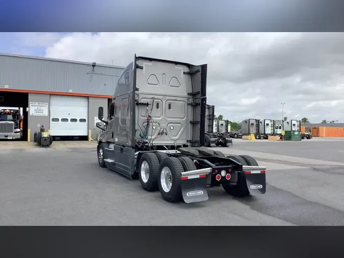2024 Freightliner Cascadia