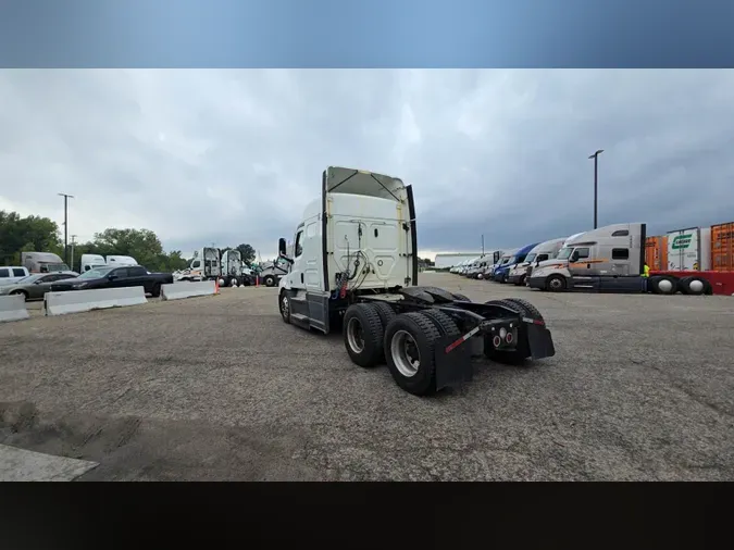 2022 Freightliner Cascadia 126