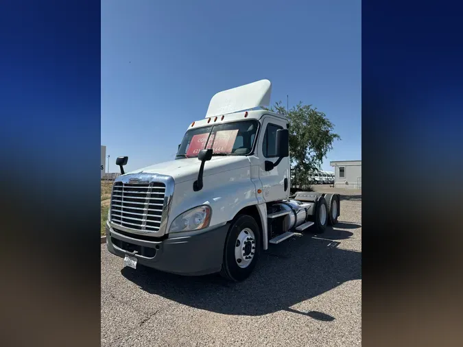 2015 FREIGHTLINER/MERCEDES CASCADIA 125