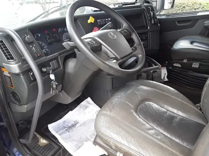 2019 VOLVO VNL64T 670