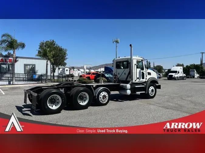 2020 MACK GR64BT